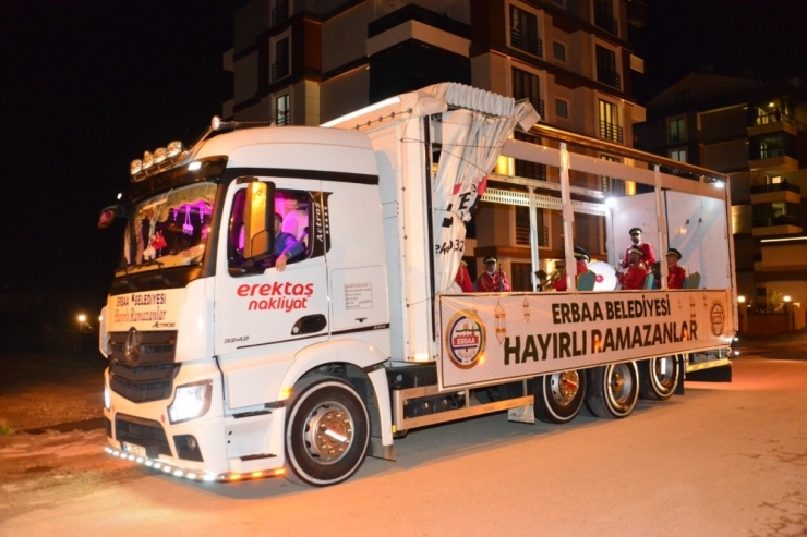 Bando Takımından Kamyon Üzerinde Moral Konseri