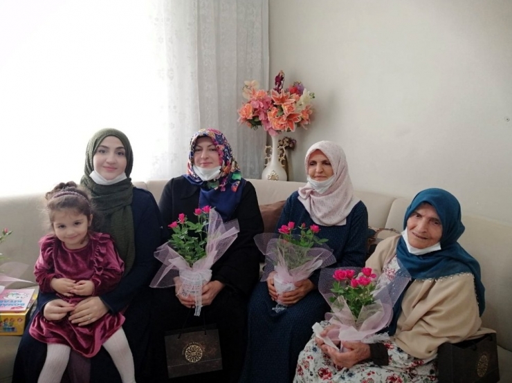 Başkan Deniz Köken, 5 Kuşak Eyüpsultanlı Olan Anneleri Kutladı