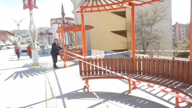 Hakkari’de Banklara Şerit Çekildi