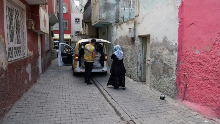 Haliliye’de Muhtaç Ailelere Gıda Desteği