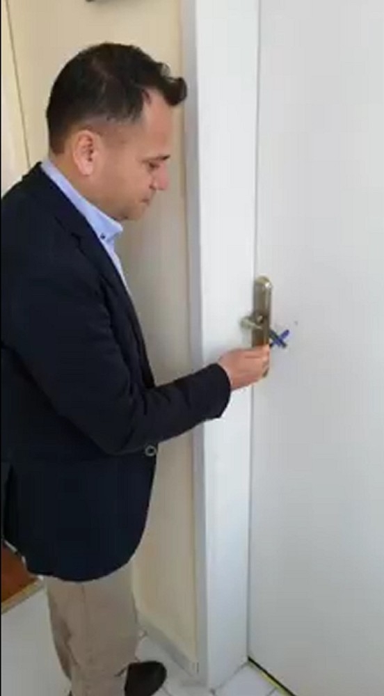 Dörtyol Meslek Yüksek Okulu Covid-19 Temassız Kapı Açma Aparatı Üretti