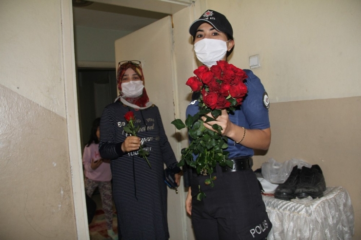 Kadın Polislerden, Anneler Günü Kutlaması