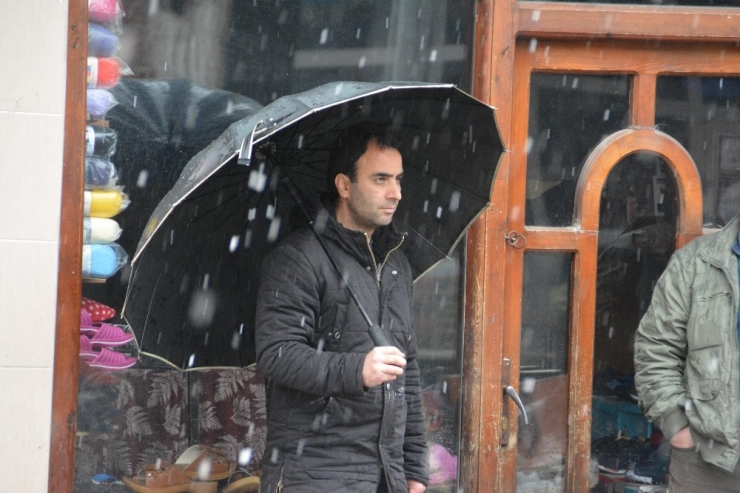 Kars’ta Mayıs Ayında Kar Sürprizi