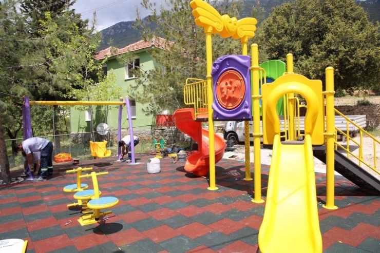 Kaş Belediyesinden Çocuklara Oyun Parkı