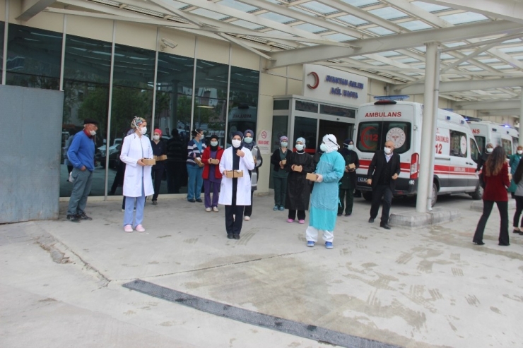 Medaş Çalışanlarından Sağlıkçılara Anneler Günü Sürprizi