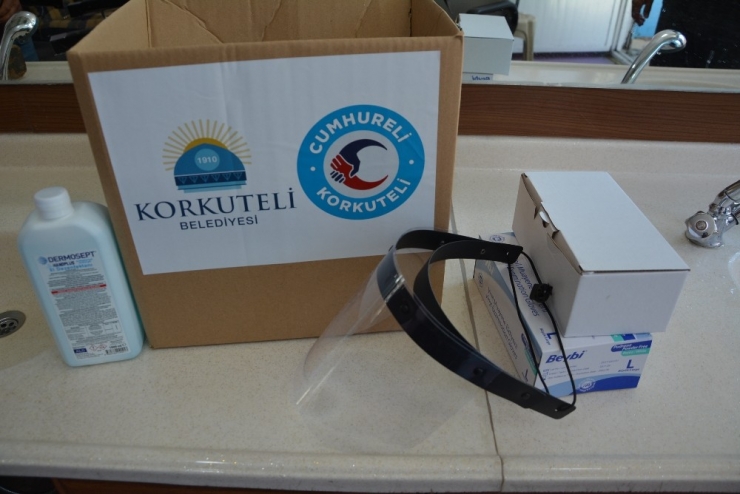 Korkuteli’nde Berber Ve Kuaförlerde Yeni Dönem Hazırlığı