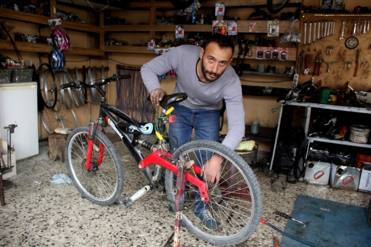 Korona Virüs Vatandaşlara Bisiklet Kiralayan Esnafı Da Vurdu