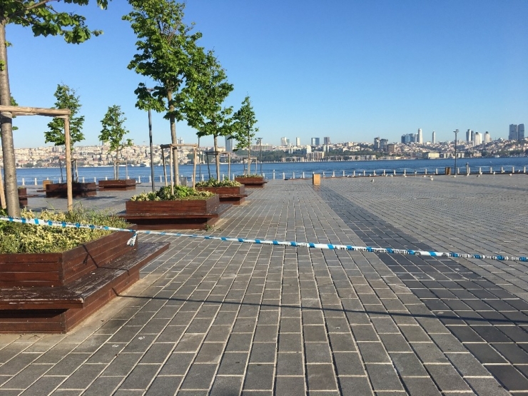 Sokağa Çıkma Kısıtlamasıyla Üsküdar Meydanı Boş Kaldı