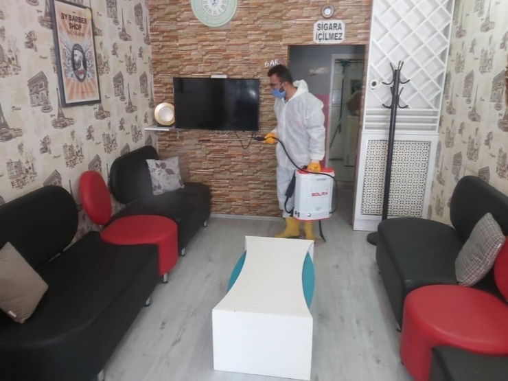 Berber Ve Kuaförler, Dezenfekte Ediliyor