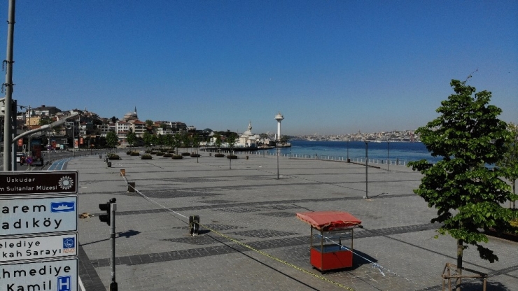 (Drone) Sokağa Çıkma Kısıtlaması Sonrası Boş Kalan Üsküdar Meydanı Havadan Görüntülendi