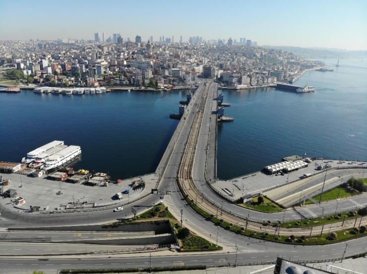 Eminönü Meydanı’nda Sessizlik Hakim