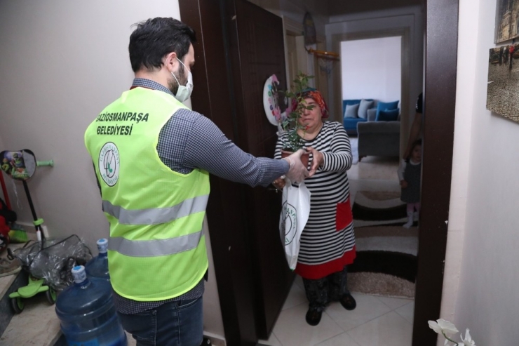 Gaziosmanpaşa’da Sağlık Çalışanlarından ‘Anneler Günü’ Sürprizi