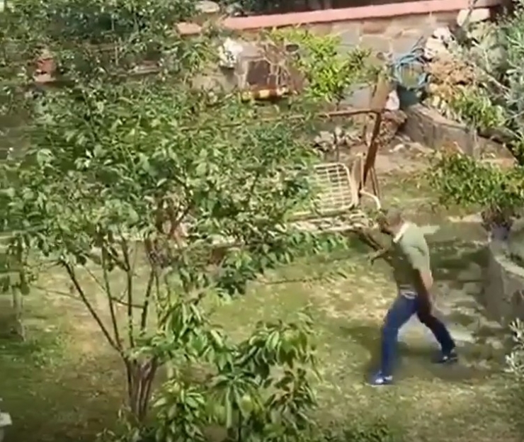 Kuşadası’nda Köpeğe İşkence İddiası Hayvanseverleri Ayağa Kaldırdı