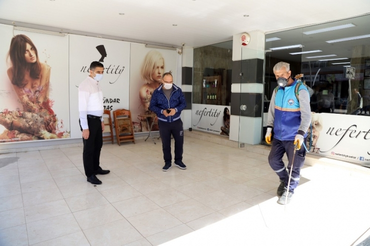 Menderes’te Berber Ve Kuaförler Açılışa Hazır