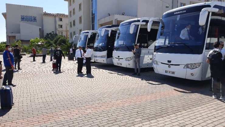 Karantinadan Beyaz Güvercin Ve Fidanlarla Uğurlandılar