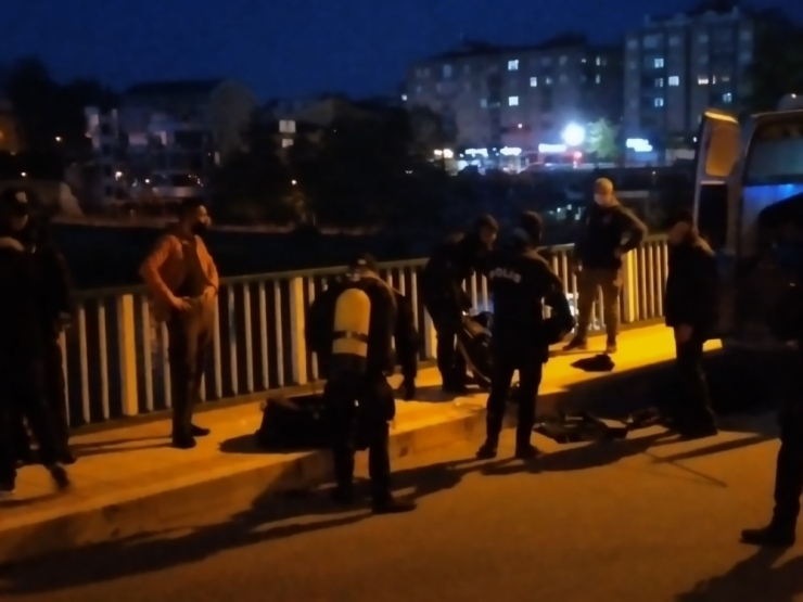 Köprüden Yeşilırmak’a Atlayan Genç Kayboldu