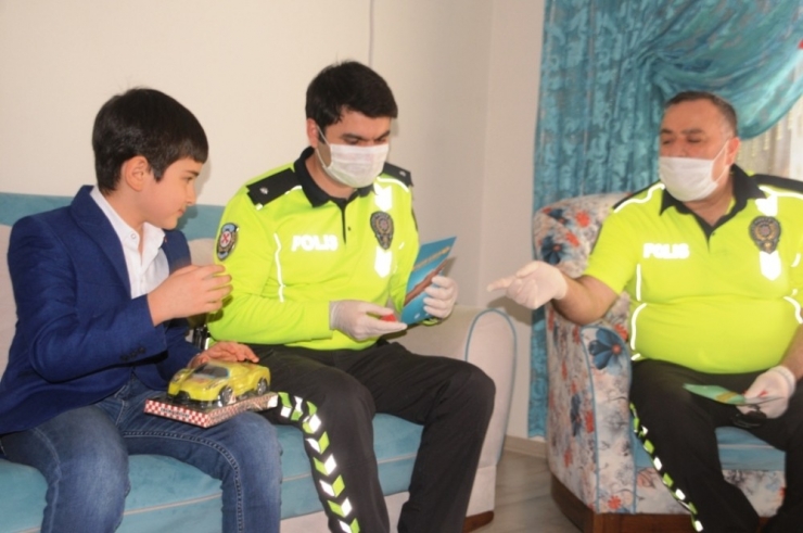 Cizre Polisi Trafik Haftasını Çocuklarla Kutladı