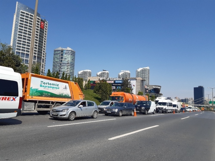 Sokağa Çıkma Kısıtlamasında Mahmutbey Gişeleri’nde Uzun Kuyruklar Oluştu