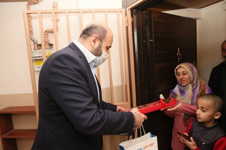 Sultangazi Belediyesi Anneler Günü’nü Unutmadı