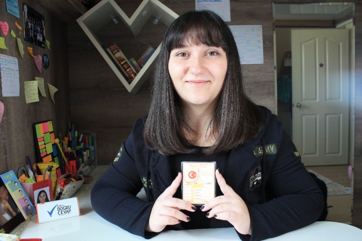 Yks’ye Hazırlanan Ve Kimliğinde Fotoğrafı Olmayan Öğrenci Yardım İstiyor