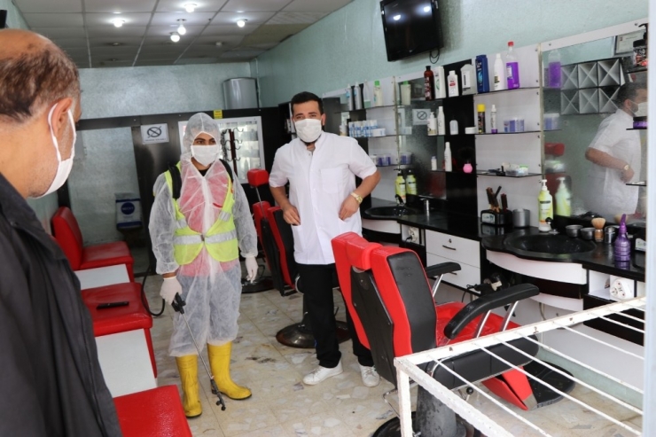 Viranşehir’de Berber Ve Kuaförler Dezenfekte Edildi