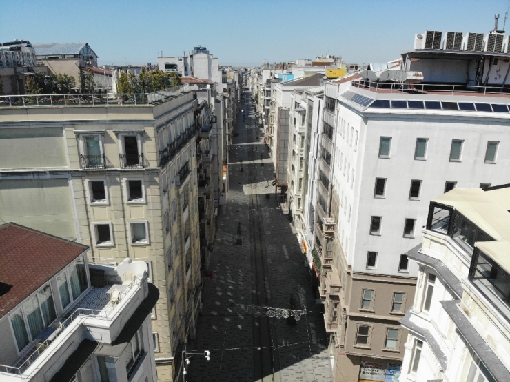 Sokağa Çıkma Kısıtlaması Sonrası Taksim Meydanı Sessizliğe Büründü