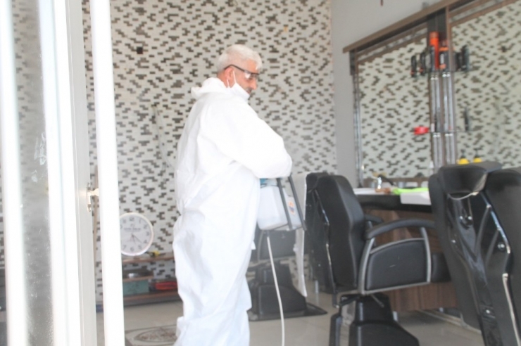 Gemlik’te Kuaförler Dezenfekte Edildi
