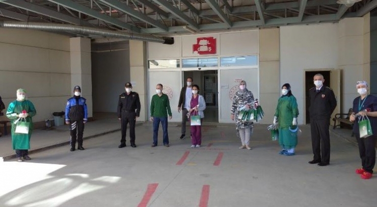 Sağlık Çalışanlarınrı Anneler Gününü Kutladılar