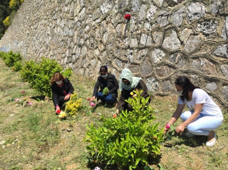 Kazada Ölen Anneler Unutulmadı