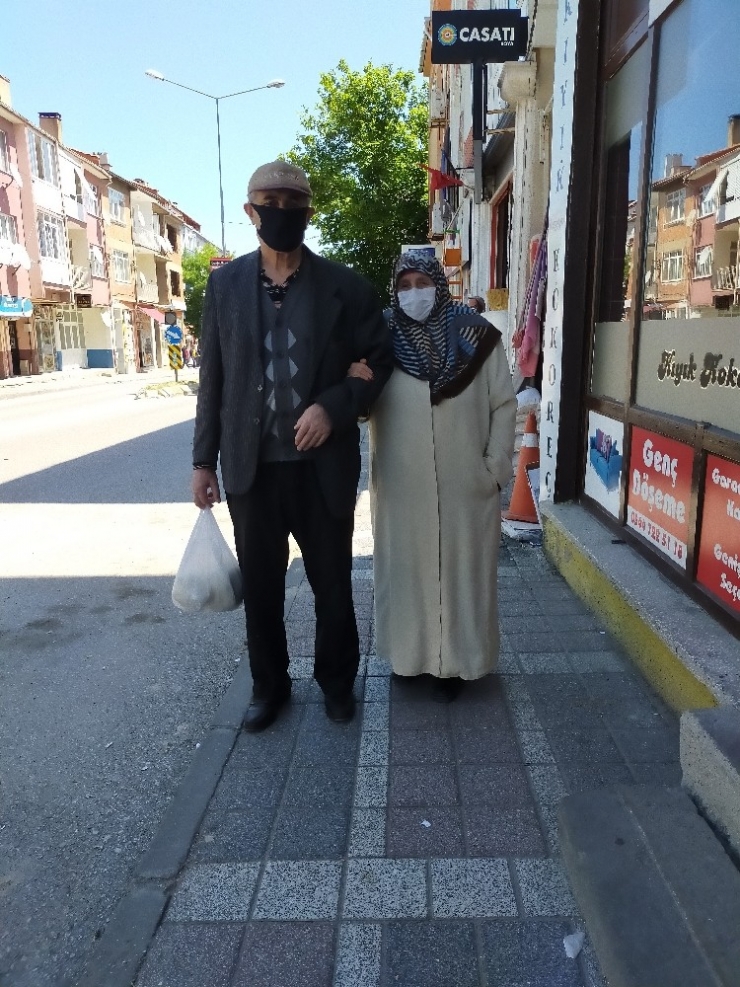 50 Gün Sonra Kol Kola Gezmenin Mutluluğunu Yaşadılar