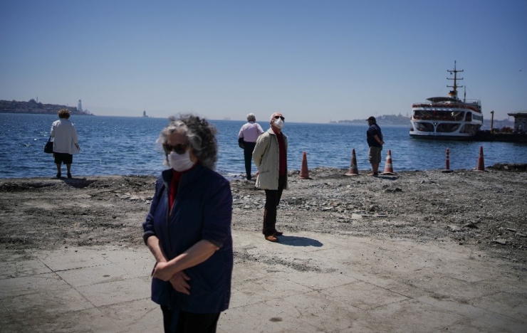 65 Yaş Üstü Vatandaşlar Beşiktaş Sahili’ne Akın Etti
