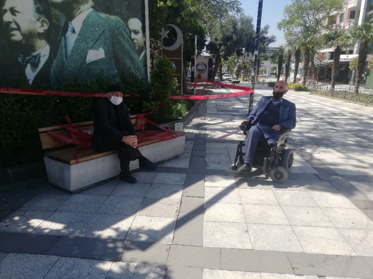 65 Yaş Üstü Vatandaşlar Sokağa Çıktı