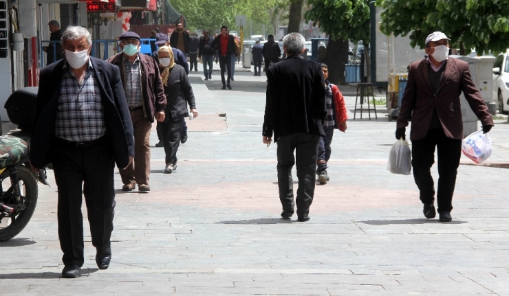 65 Yaş Ve Üstü Vatandaşlar Nefes Aldı