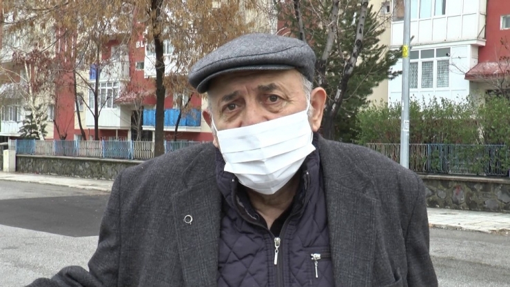 65 Yaş Ve Üzeri Vatandaşlar Uzun Bir Aradan Sonra Sokağa Çıktı