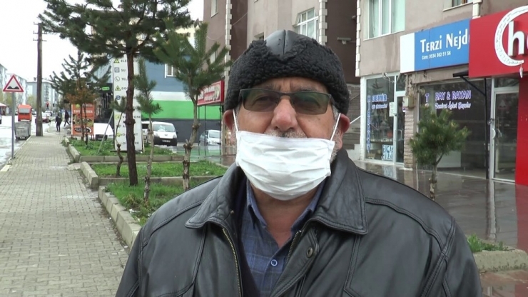 65 Yaş Ve Üzeri Vatandaşlar Uzun Bir Aradan Sonra Sokağa Çıktı