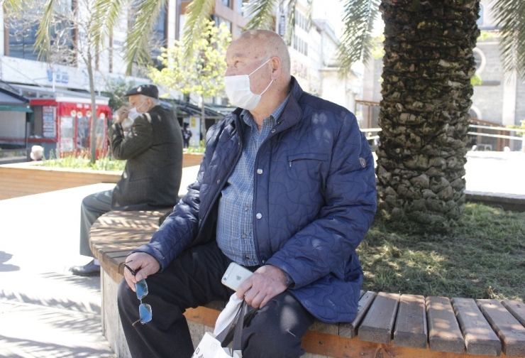 Giresun’da 65 Yaş Ve Üstü Vatandaşlar Sokağa Çıkmanın Mutluluğunu Yaşıyorlar