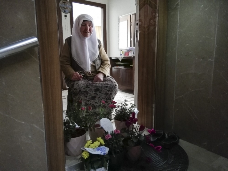 80 Yaşındaki Sıddıka Nineye Çocuklarından Sürpriz Kutlama