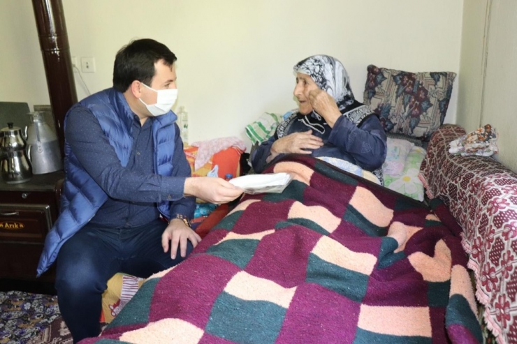 95 Yaşındaki Nürvet Nine’nin Anneler Günü Unutulmadı