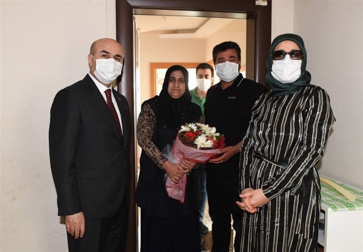 Vali Demirtaş Şehit Annelerinin Anneler Günü’nü Kutladı