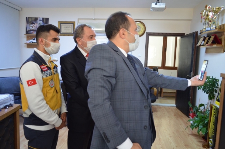 Akıllı Telefonu Olmayan Anne, 3 Ay Sonra Sağlık Çalışanı Oğlunu Böyle Görebildi