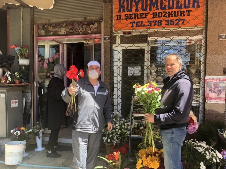 Anneler Günü Çiçekçilerin Yüzünü Güldürdü