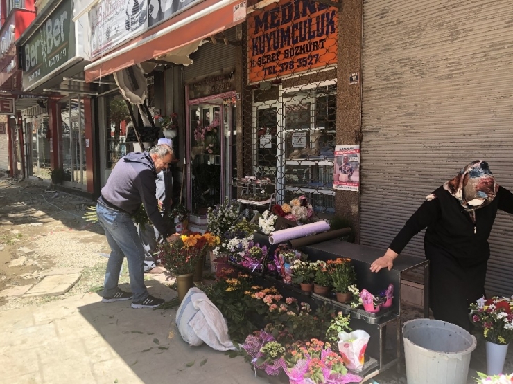 Anneler Günü Çiçekçilerin Yüzünü Güldürdü