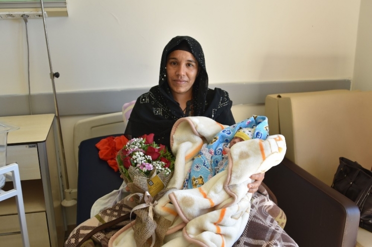 Anneler Günü’nde İlk Defa Annelik Duygusunu Tattılar