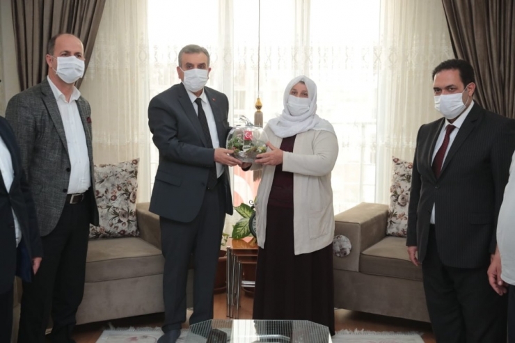 Anneler Gününde Şehit Anne Ve Eşleri De Unutulmadı