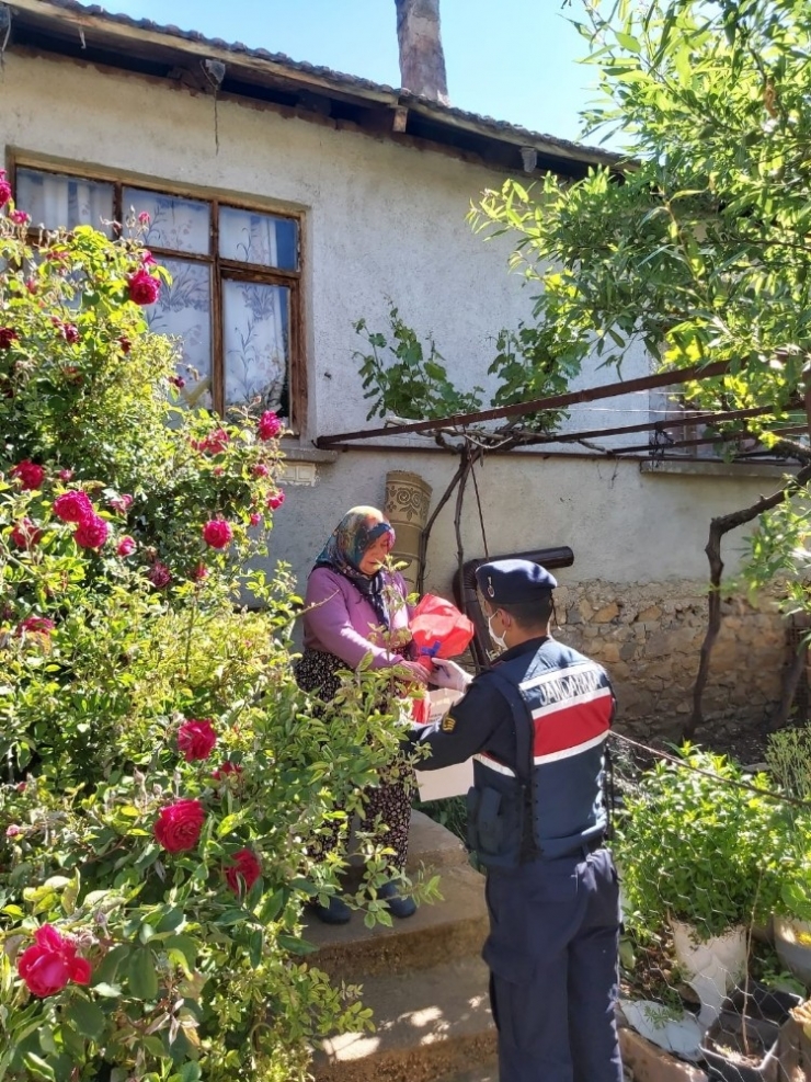 Jandarma, 163 Şehit Annesini Tek Tek Ziyaret Etti