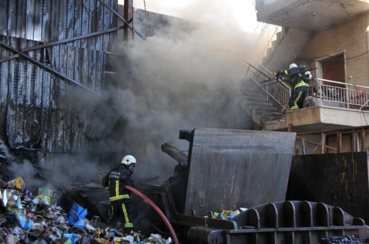 Antalya’da İş Yeri Yangını
