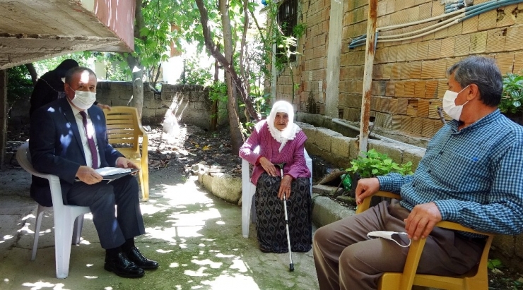 102 Yaşındaki Ayşe Nine "Anneler Günü"nde Unutulmadı