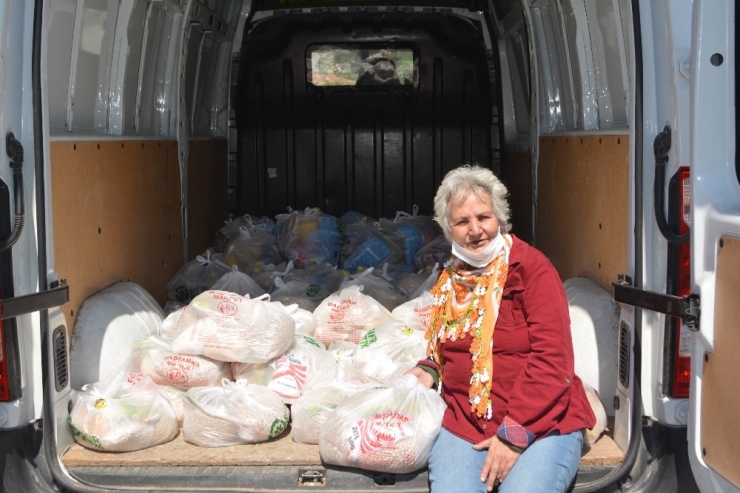 Ayvalık’ın “Şefkat Annesi” Yardım Rekoruna Koşuyor