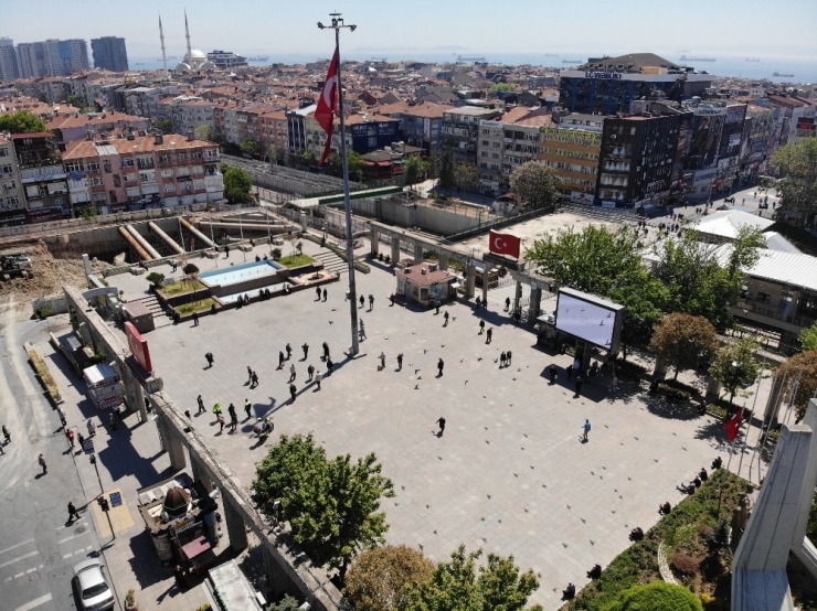 Bakırköy’de Dışarı Çıkan 65 Yaş Üstü Vatandaşlar Drone İle Havadan Görüntülendi