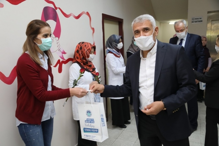 Sağlık Çalışanı Anneler Unutulmadı